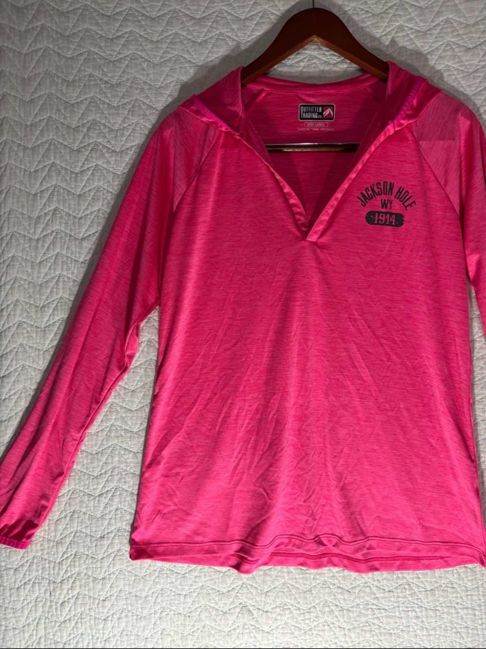 Outfitter Trading Co Jackson Hole WYWomen's Hot Pink Hooded Long-Sleeve Pullover - Picture 4 of 9